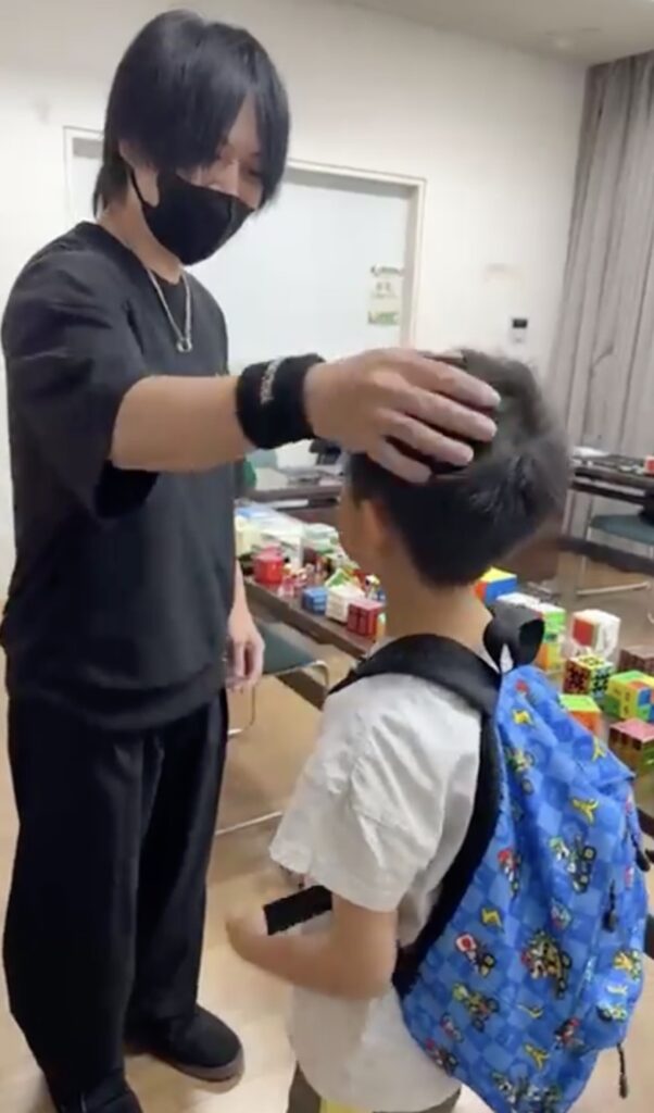 ハルマと初対面でなでなでする僕
